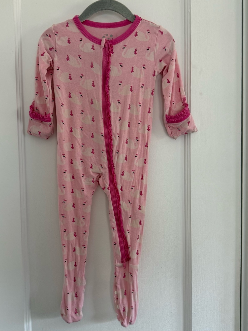 Kickee Pants Classic Ruffle Footie Zippie In Cake Pop Swan Princess Sz 6-9m